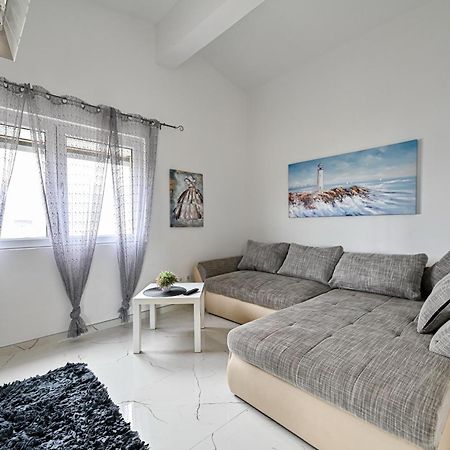 Apartment Razanac Nikola 2 Exteriör bild